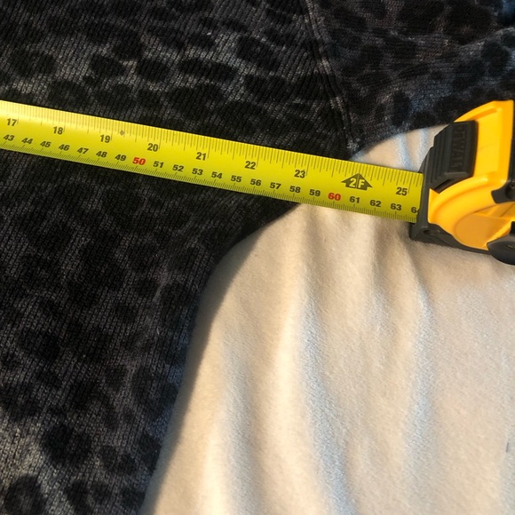 GUC Aritzia Wilfred Grey Black Animal Print Light Weight Sweater Size Medium - Picture 3 of 6